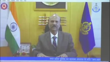 इंदौर: फर्जी कॉल और साइबर ठगी से बचने के लिए पुलिस ने लॉन्च किया गाना, पुलिस कमिश्नर संतोष सिंह ने किया प्रचार