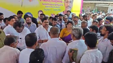 ఒంగోలు: కూరగాయల మార్కెట్లో వ్యాపారస్తుల సమస్యలపై సమావేశంలో పాల్గొన్న ఎమ్మెల్యే దామచర్ల జనార్ధన్