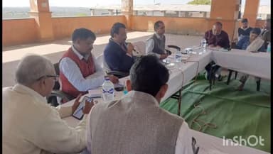 बहादुरपुर: करीला मेले की व्यवस्थाओं पर चर्चा के लिए करीला धाम में बैठक आयोजित