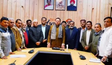 देहरादून: सीएम धामी से मुख्यमंत्री आवास में उत्तराखंड श्रमजीवी पत्रकार यूनियन के पदाधिकारियों ने की भेंट