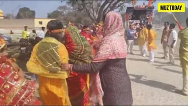 रघुनाथपुर गांव स्थित भगवती स्थान मंदिर की प्राण-प्रतिष्ठा को लेकर निकाली कलश यात्रा।