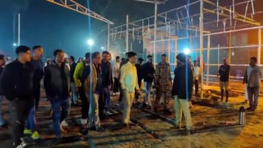 বজবজ ১: বজবজের সেবাশ্রয়ের মডেল ক্যাম্প তৈরির কাজ পরিদর্শনে গেলেন জেলা পরিষদের পূর্ত ও পরিবহন দপ্তরের কর্মাধ্যক্ষ