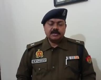 कैंपियरगंज: जंगल कौड़िया क्षेत्र में युवक का असला लेकर भोजपुरी गाने पर नाचने का वीडियो हुआ वायरल, पुलिस ने किया चालान