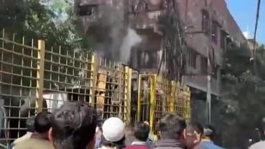 मुरादाबाद: डिप्टी गंज इलाके में ट्रांसफार्मर में लगी भयंकर आग, दमकल विभाग की टीम ने कड़ी मशक्कत के बाद पाया काबू