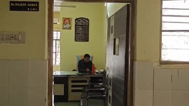 दीगोद: सुल्तानपुर क्षेत्र के अस्पतालों में काले कपड़े व काली पट्टी बांधकर चिकित्सकों ने किया विरोध प्रदर्शन