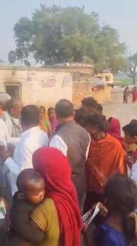 जगदीशपुर विधान सभा क्षेत्र के दर्जनों महादलित बस्ती पहुंचकर बिहार के भावी मुख्यमंत्री श्री तेजस्वी यादव जी के सोच संकल्प माई बहिन मान योजना का स्टीकर, फ्लैक्स, हैंडबिल वितरण कर अपील किया कि तेजस्वी यादव की सरकार बनाए।