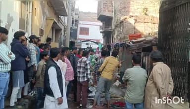 मुंगेर: तोपखाना बाजार मोहल्ला स्थित एक घर में गैस सिलेंडर से लगी आग, मौके पर पहुंची अग्निशमन वाहन