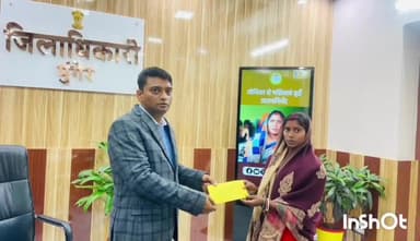 मुंगेर: बबुआ गंगा घाट पर डूबती महिला को बचाने वाली साहसी महिला को डीएम अवनीश कुमार सिंह ने किया सम्मानित