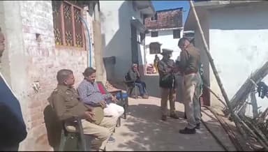 देेेवरिया: बंजरिया के शेखपुरा गांव में 36 घंटे से घर के बाहर बैठी बहु ने सास-ससुर पर लगाया आरोप, बच्चे को देखने के लिए है परेशान