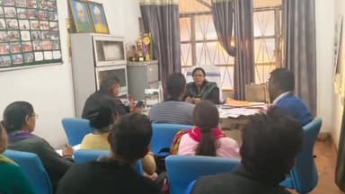 लोहरदगा: जिला शिक्षा पदाधिकारी ने अपने कार्यालय में समीक्षा बैठक की, कक्षा 6 से 11 तक नामांकन शुरू