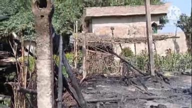 खोदावंदपुर: मेघौल पंचायत के वार्ड 14 में शॉर्ट सर्किट से आग लगने से एक झोपड़ी जलकर राख हो गई