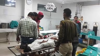 झालरापाटन: गंगपुरा का खेड़ा में कार ने बाइक को मारी टक्कर, हादसे में 3 घायलों का झालावाड़ अस्पताल में उपचार, 2 को कोटा किया रेफर