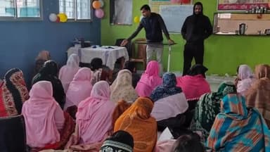 अररिया: जिले के चिन्हित आशा कार्यकर्ताओं को मातृ-शिशु सहित अन्य स्वास्थ्य मामलों को लेकर दिया जा रहा है प्रशिक्षण