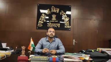 कुडू: लोहरदगा मुखिया संघ ने डीसी को ज्ञापन सौंपा, सुरक्षा के लिए हथियार लाइसेंस और आईडी-पासवर्ड की मांग की