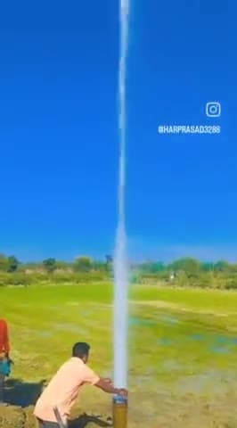 Borwell se apne aap pani nakal raha hai #Amezing gajab #2025 #video #viral