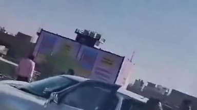 प्रयागराज: नए पुल के पास घंटों लगे भीषण जाम के दौरान लोगों का नाचने का वीडियो सोशल मीडिया पर हुआ वायरल