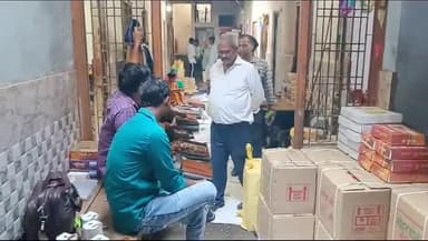 गोरखपुर: जिले में एक्सपायरी प्रोडक्ट और मिलावटी खाद्य पदार्थ बेचने वालों पर कसा शिकंजा, चार उत्पाद हुए प्रतिबंधित