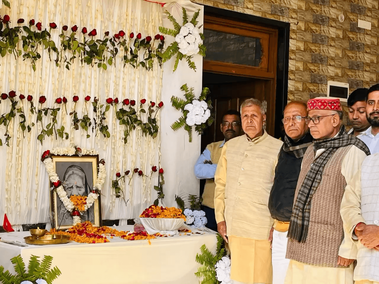 माता जी की पाँचवी पुण्यतिथि के अवसर पर आए सभी शुभचिंतकों का हृदय की गहराइयों से धन्यवाद करता हूँ। आपका अपना 
प्रो.(डॉ॰) वीरेंद्र नारायण यादव
बिहार विधान परिषद् सदस्य #नीतीशकुमार