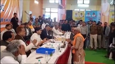 शिवपुरी नगर: मानस भवन में ज्योतिरादित्य सिंधिया के जन निवारण शिविर में 1300 आवेदन आए, 40 से 50 आवेदनों का निराकरण हुआ