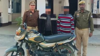 रामपुर: शनिवार को थाना सिविल लाइन क्षेत्र से चोरी की मोटरसाइकिल के साथ पुलिस ने दो आरोपियों को किया गिरफ्तार