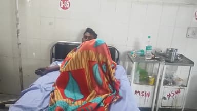 झालरापाटन: झालावाड़ के धनवाड़ा में विद्युत लाइन का काम करते समय ठेकाकर्मी करंट लगने से घायल, जिला अस्पताल में भर्ती