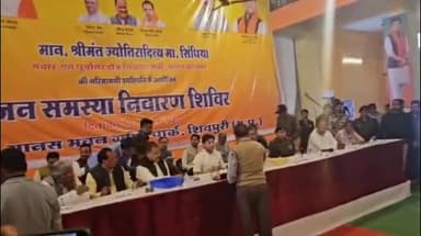 शिवपुरी नगर: ज्योतिरादित्य सिंधिया के जन समस्या निवारण शिविर में विद्युत विभाग के 20-25 आवेदन आए, सहायक यंत्री ने दी जानकारी