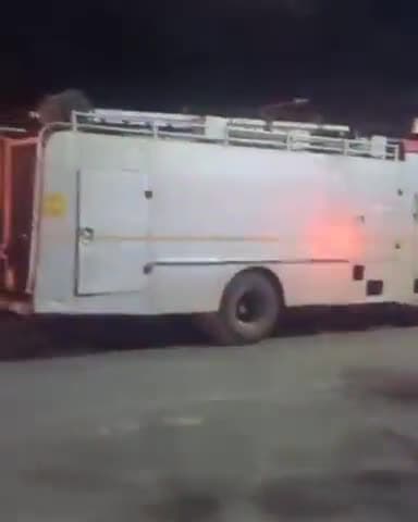 कानपुर: रायपुर थाना क्षेत्र के कृष्णा कंपाउंड के ठीक सामने चलती ऑटो में लगी भीषण आग