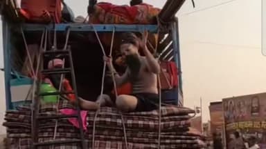 प्रयागराज: महाकुंभ मेला क्षेत्र से प्रस्थान करने लगे अखाड़ों के नागा संन्यासी, वीडियो आया सामने