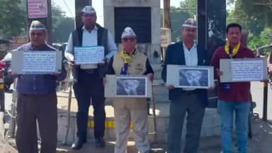 कानपुर: सचान चौराहे पर आम आदमी पार्टी के कार्यकर्ताओं ने ट्रंप सरकार के खिलाफ की नारेबाजी