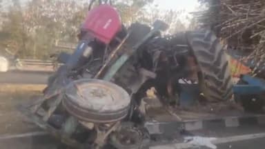 मुरादाबाद: बाईपास पर भीषण सड़क हादसा टल गया, दिल्ली से जिम कॉर्बेट पार्क जा रही बस का अगला टायर फटा