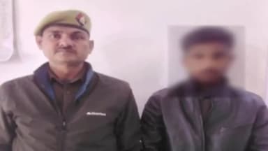 मुरादाबाद: मझोला थाना पुलिस ने भोगपुर में एक अभियुक्त को अवैध देशी तमंचा और जिंदा कारतूस के साथ गिरफ्तार किया, उचित कार्रवाई की