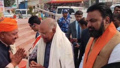 मोतिहारी: भाजपा के पूर्व विधायक ने पिपरा कोठी पहुंचे पूर्व राष्ट्रपति रामनाथ कोविन्द का अंग वस्त्र देकर किया स्वागत