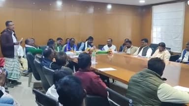 कांके: रांची के मोरहाबादी स्थित राजकीय अतिथिशाला में संथाल समाज की बैठक हुई