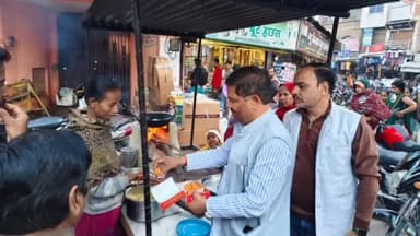 मिहोना: दिल्ली विधानसभा चुनाव जीत पर भाजपा भिंड किसान मोर्चा ने गोल मार्केट पर मिठाई बांटी