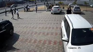 धनौरा: गजरौला हाईवे पर एक होटल के बाहर दबंग युवकों ने छात्र पर किया जानलेवा हमला व लहराया तमंचा, वीडियो हुआ वायरल