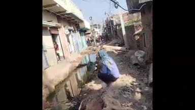 जहानाबाद: जहानाबाद के वार्ड 9 और 10 स्थित गली में करीब 5 फीट गड्ढे की खुदाई कर कई माह पूर्व छोड़ा गया, लोग परेशान