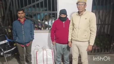 गोपालगंज: कौशल्या चौक के पास पुलिस ने छापेमारी कर 145 पीस टेट्रा पैक शराब जब्त की, दो युवकों को गिरफ्तार किया