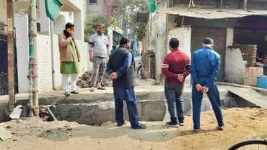 गोरखपुर: तिवारीपुर के सूफी हाता के लोगों ने निर्माणाधीन नाले की अत्यधिक ऊंचाई पर किया विरोध