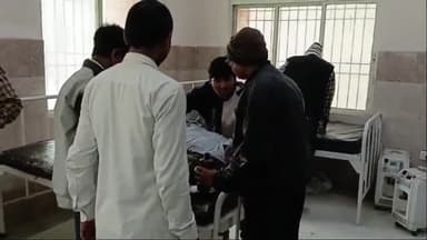 लौरिया: मुन्ना मोटानी मंदिर के समीप कार और टेम्पो की आमने-सामने की टक्कर में एक महिला की मौत, 5 लोग गंभीर रूप से घायल