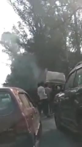 मुरादाबाद: सोमवार को हाई टेंशन तार की चपेट में आने से कंटेनर में लगी भयंकर आग, सोशल मीडिया पर 4:00 बजे वीडियो हुआ वायरल