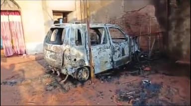 शिवपुरी नगर: बरौदी में कार के LPG सिलेंडर में लगी आग, कार और स्कूटी जलकर हुई खाक, दमकल ने बुझाई आग, दो लोग झुलसे