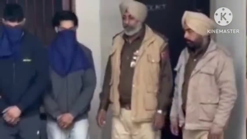 ਮਹਿਤਪੁਰ: ਮਹਤਪੂਰ ਦੇ ਪਿੰਡ ਆਦਰਾਮਾਨ ਵਿਖੇ ਸ਼੍ਰੀ ਗੁਰੂ ਰਵਿਦਾਸ ਮਹਾਰਾਜ ਜੀ ਦੇ ਝੰਡਿਆਂ ਦੀ ਬੇਅਦਬੀ ਕਰਨ ਦੇ ਮਾਮਲੇ ਚ ਪੁਲਿਸ ਨੇ ਦੋ ਆਰੋਪੀਆਂ ਨੂੰ ਕੀਤਾ
