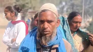 पूरनपुर: ब्लॉक परिसर में आधार कार्ड संशोधन को लेकर लोगों ने किया विरोध प्रदर्शन, परेशान हैं लोग