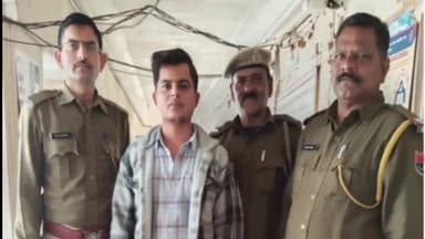 बड़गांव: उदयपुर: सलाम कैफे में अवैध शराब परोसने के आरोप में मैनेजर किया गया गिरफ्तार