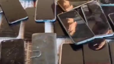 गिर्वा: सवीना पुलिस ने साईबर शील्ड अभियान के तहत थाना क्षेत्र से चोरी हुए लाखों रुपये के 65 मोबाइल बरामद कर पीड़ितों को सौंपे