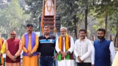 मोतिहारी: मोतिहारी में भाजपा नेताओं ने पंडित दीनदयाल उपाध्याय की प्रतिमा पर माल्यार्पण कर किया नमन