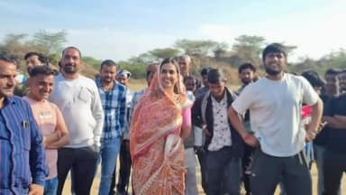 मिहोना: इदुर्खी गाँव में क्रिकेट टूर्नामेंट का जिला पंचायत अध्यक्ष ने किया शुभारंभ