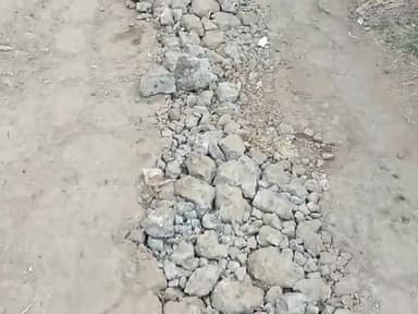 निपानिया पंचायत में नाली का अधूरा काम करके रोक गया जिससे लोगों को हो रही परेशानी 😭#पनागर #जबलपुर@