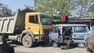 देवरी: देवरी के बीना तिराहे पर ओमनी और डंपर की आमने-सामने टक्कर हुई