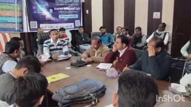 बाड़ी: पंचायत समिति सभागार में विकास अधिकारी ने ग्राम पंचायत के कर्मियों की ली बैठक